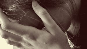 Tränen beim Stillen sind nicht selten - doch selten ist es die Schuld oder Unfähigkeit der Mutter selbst.